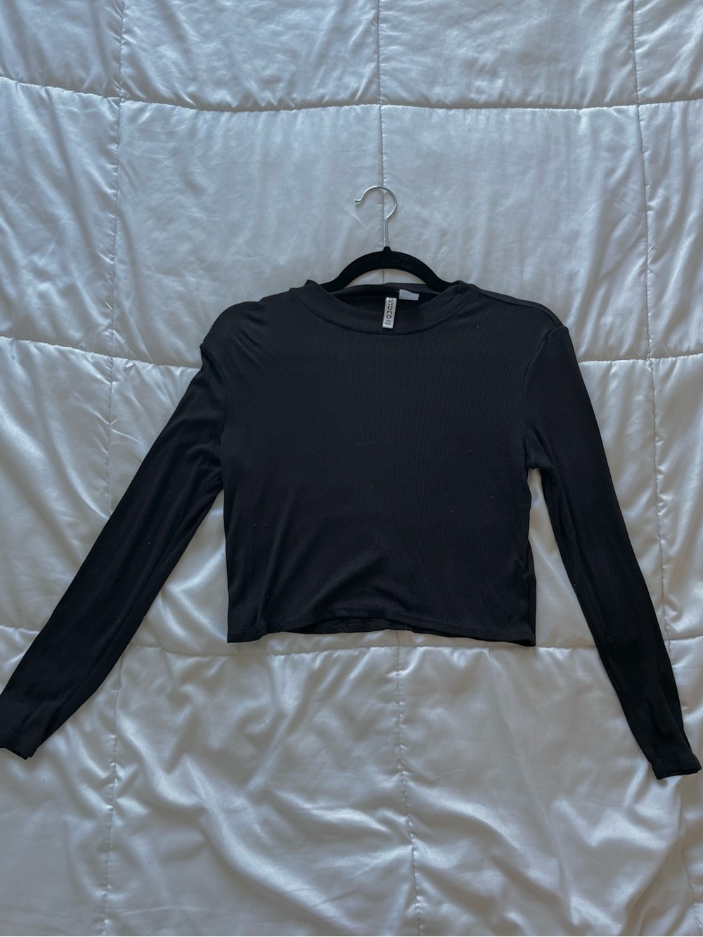 H&M Divided Black Ribbed Long Sleeve Crop Top | Medium